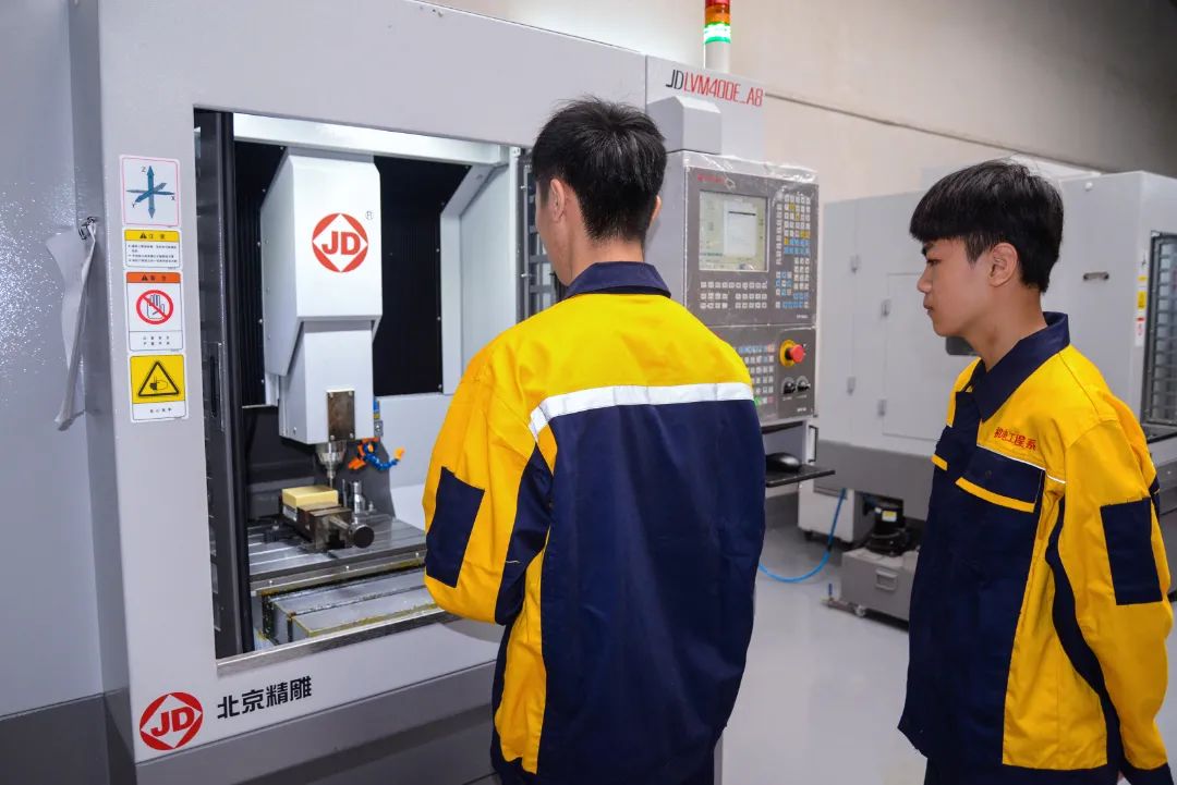 精雕實訓室 (2).jpg 圖片